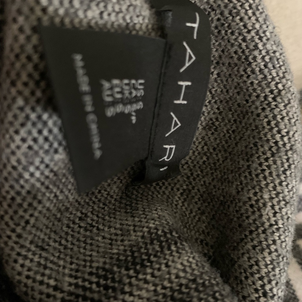 Tahari Black and white  Knit Accessory